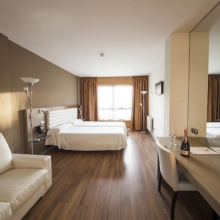 Hotel Duero Laguna de Duero Bagian luar foto