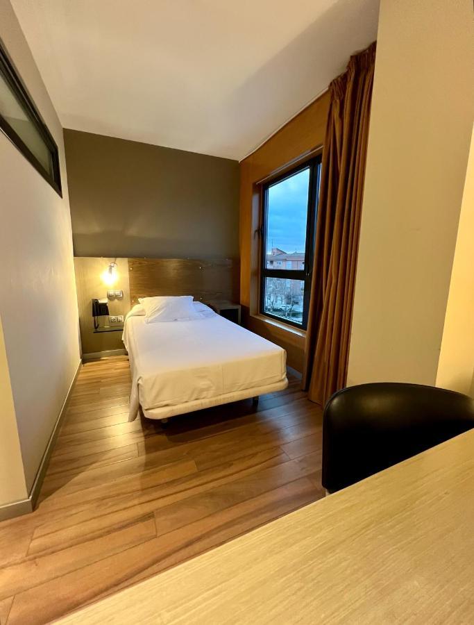 Hotel Duero Laguna de Duero Bagian luar foto