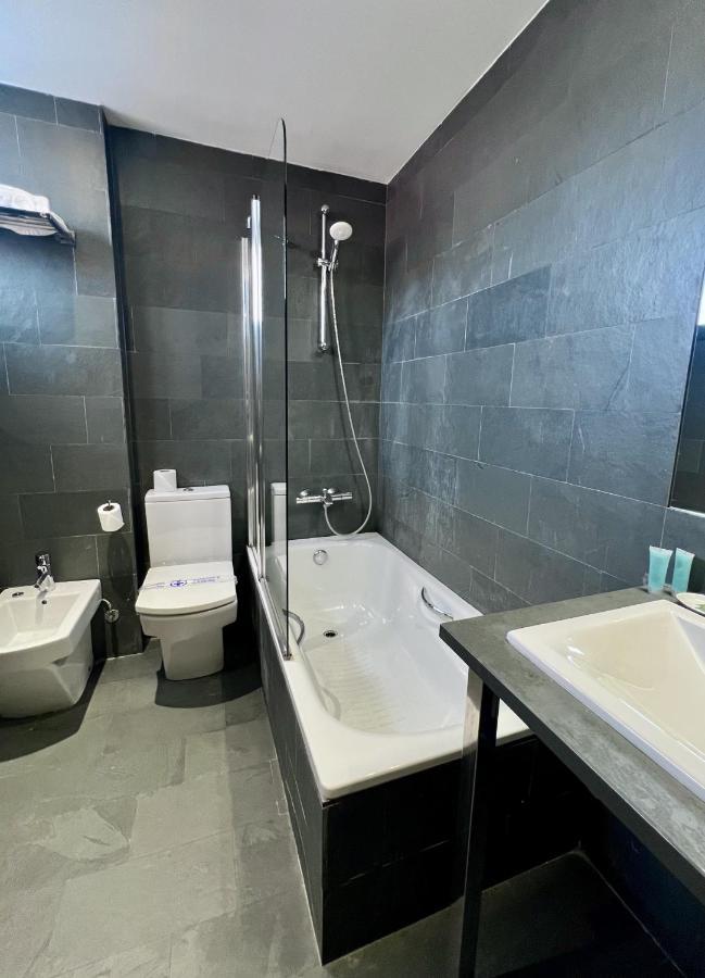 Hotel Duero Laguna de Duero Bagian luar foto