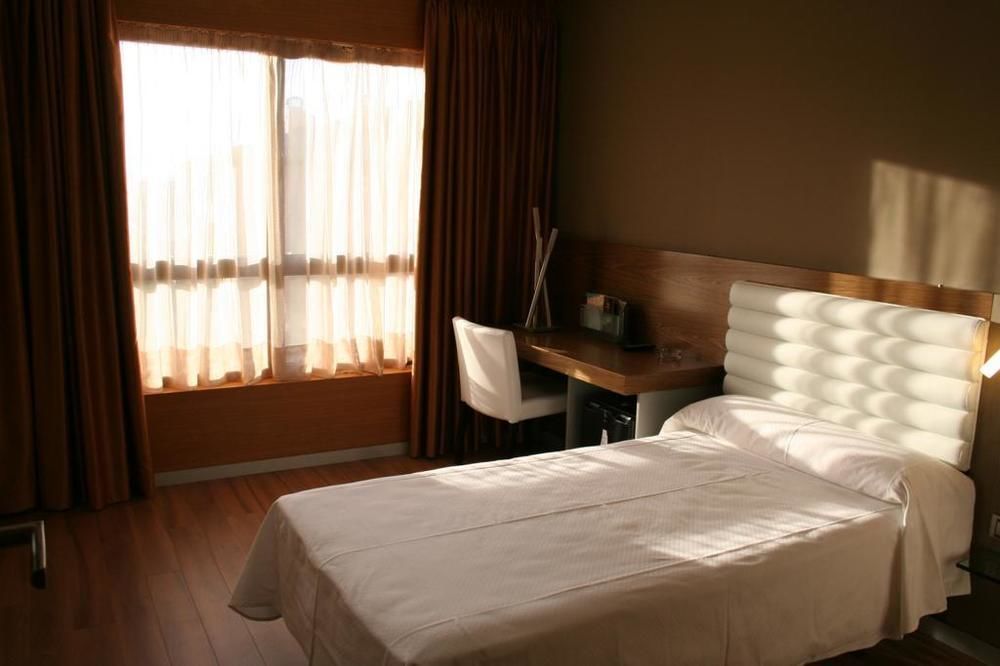 Hotel Duero Laguna de Duero Bagian luar foto