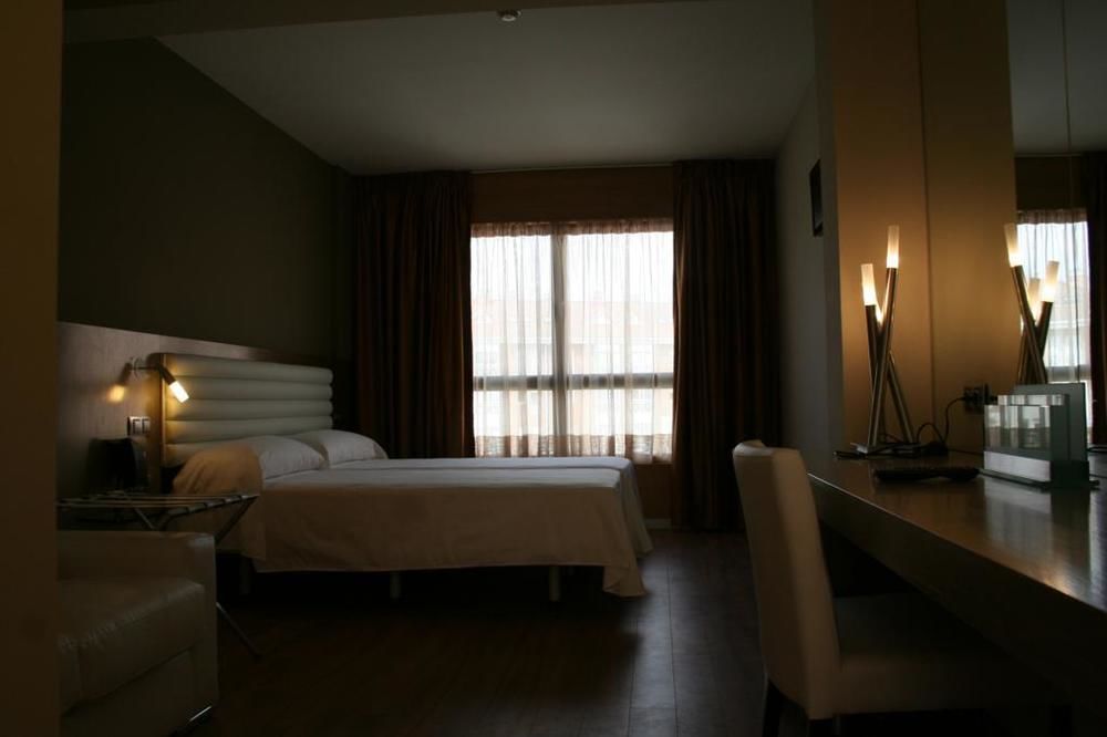 Hotel Duero Laguna de Duero Bagian luar foto