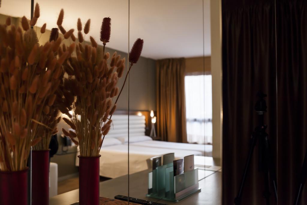 Hotel Duero Laguna de Duero Bagian luar foto