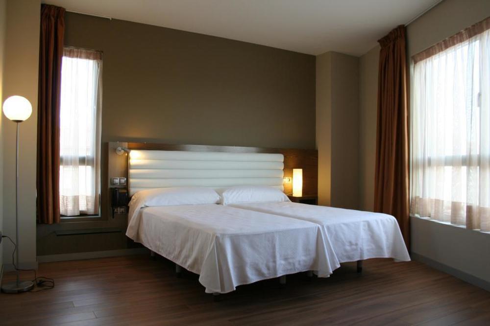 Hotel Duero Laguna de Duero Bagian luar foto