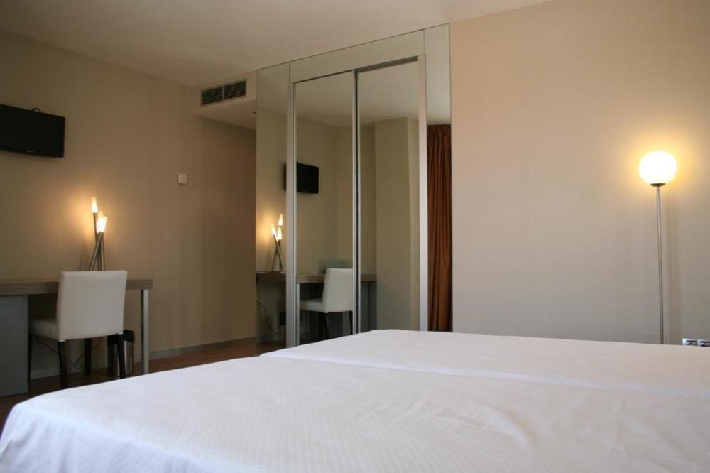 Hotel Duero Laguna de Duero Bagian luar foto