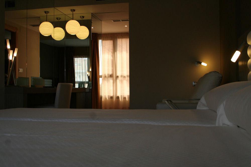 Hotel Duero Laguna de Duero Bagian luar foto