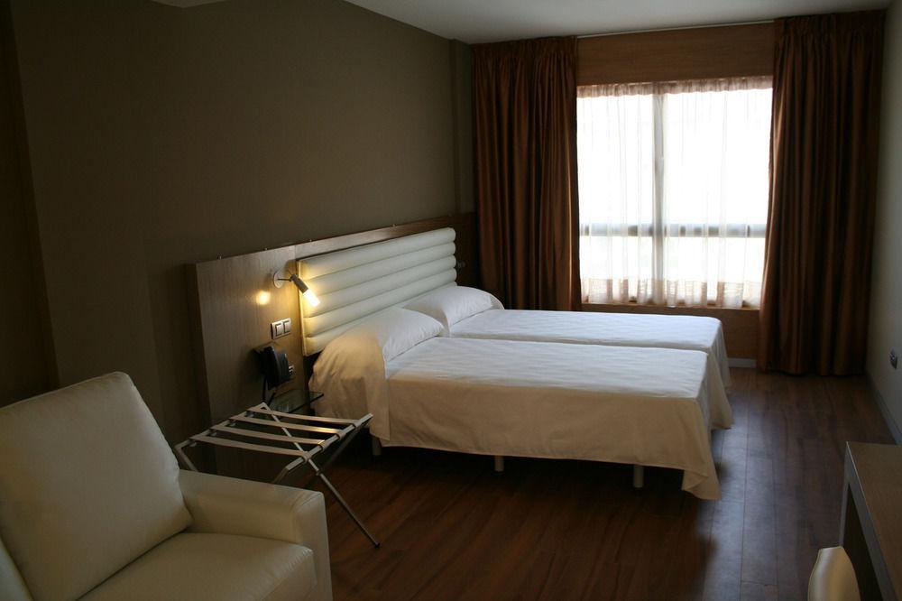 Hotel Duero Laguna de Duero Bagian luar foto