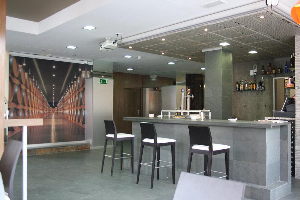 Hotel Duero Laguna de Duero Bagian luar foto